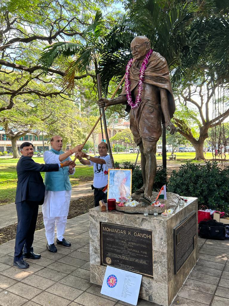 Lei Draping Ceremony at the hand of Shri Rajnath Singh, Indian Defense Minister, along with Consulate General of India, Dr. T V Nagendra Prasad and GIIP Founder, Dr. Raj Kumar on April 13, 2022.