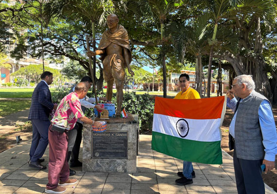 Consulate General of India from San Francisco, Dr. K. Srikar Reddy visited Mahatma Gandhi’s statue and draped a lei on the statue in Honolulu on January 18, 2025.